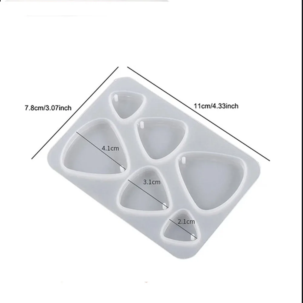 Curved-Triangle-Shape-Variable-Sizes-Earling-Mold - Image 1